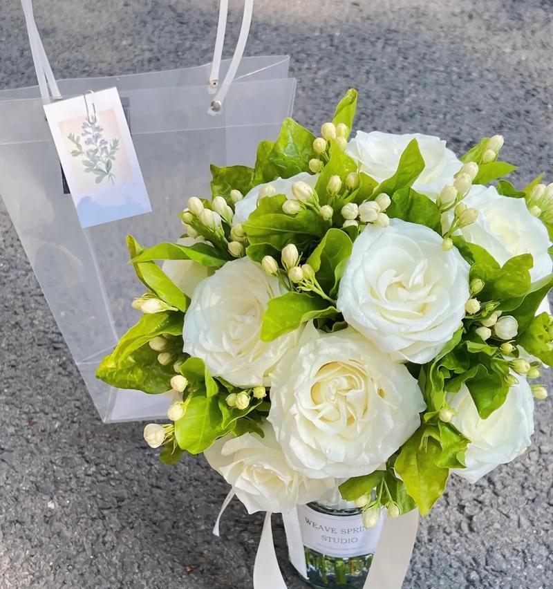 手捧玫瑰花成品寓意什么？手捧玫瑰花的含义是什么？