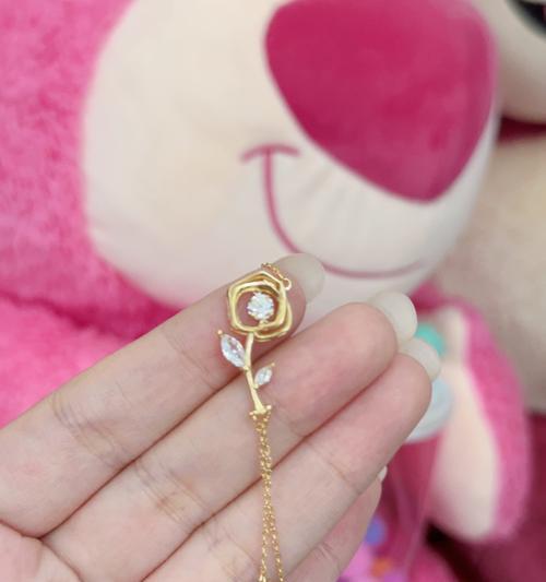 挂玫瑰花锁骨链的寓意是什么？如何挑选合适的款式？