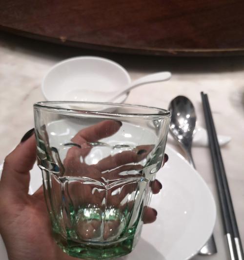 如何用玻璃杯成功养花？
