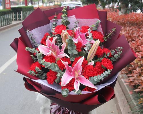 红色百合花的花语是什么？它象征着什么？