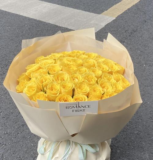 十二朵玫瑰花的意义与象征——传递深情的花语（玫瑰花与爱情的羁绊，十二朵花的神秘象征）