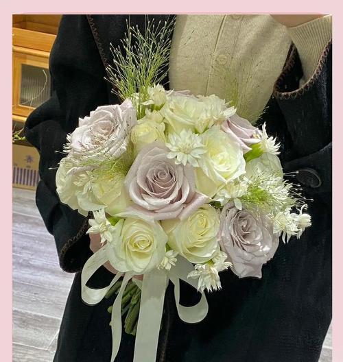 手捧花戒指的花语有何特别含义？