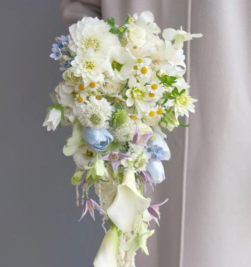 手捧花水滴流苏寓意何在？如何搭配手捧花水滴流苏？