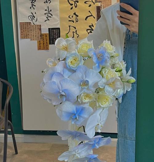 瀑布白色手捧花传递了哪些情感？