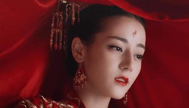 红色花钿象征着什么？