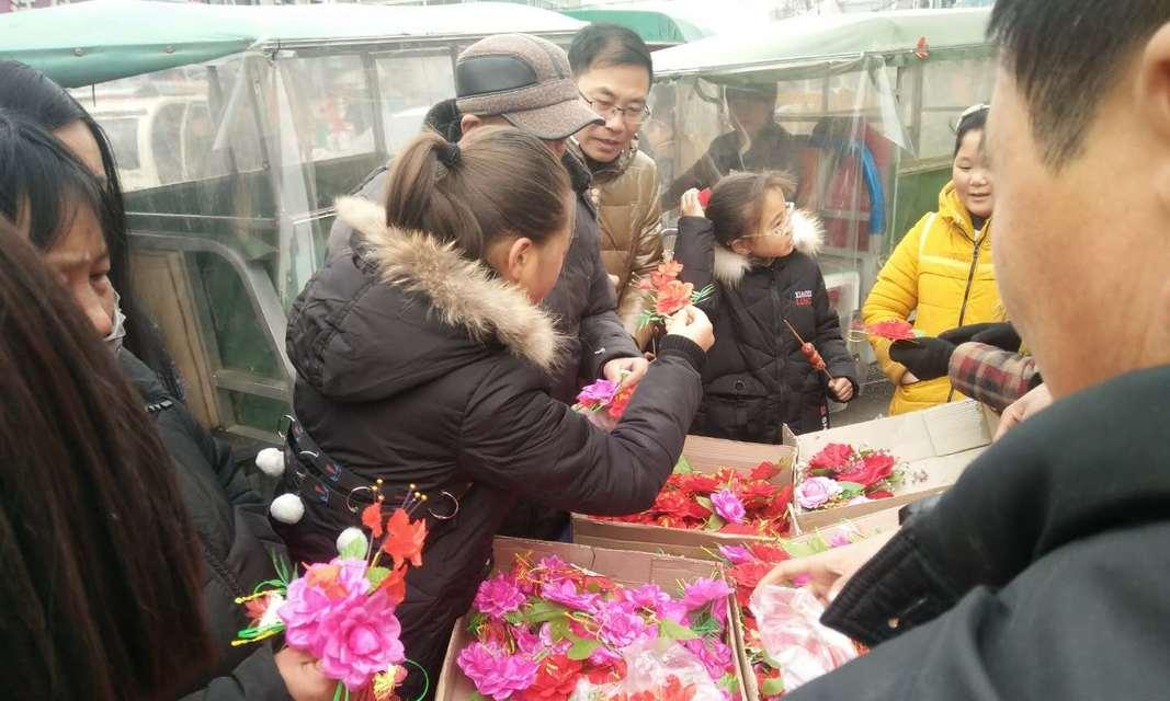 老人头上戴花有何寓意？俗语中老人戴花的含义是什么？