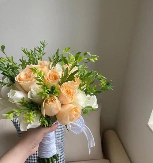 手捧花向前跑代表什么？手捧花向前跑的寓意是什么？