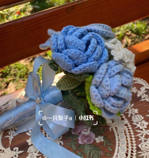 蓝色手工手捧花有何寓意？蓝色手捧花的象征意义是什么？