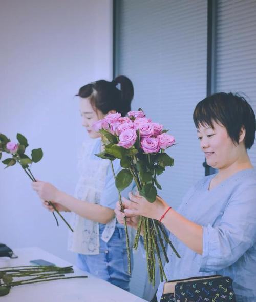 七夕节捡玫瑰花有何寓意？玫瑰花在七夕节的象征意义是什么？