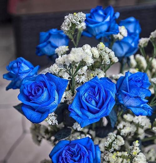 结婚送朋友蓝色的花寓意是什么？蓝色花卉在婚礼中的意义？
