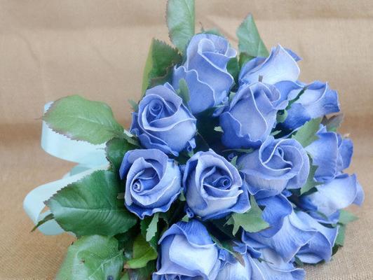蓝色婚宴手捧花象征什么？蓝色手捧花在婚礼中的意义是什么？