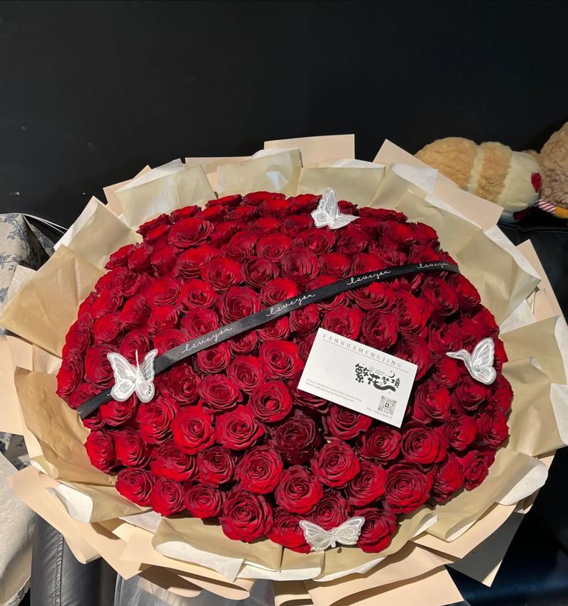 99朵红玫瑰的花语（传递浓浓的爱意，胜过千言万语）