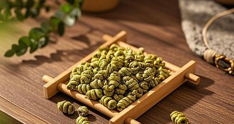 石斛可以用茶水浇吗？（了解石斛的生长习性与茶水浇灌的效果）