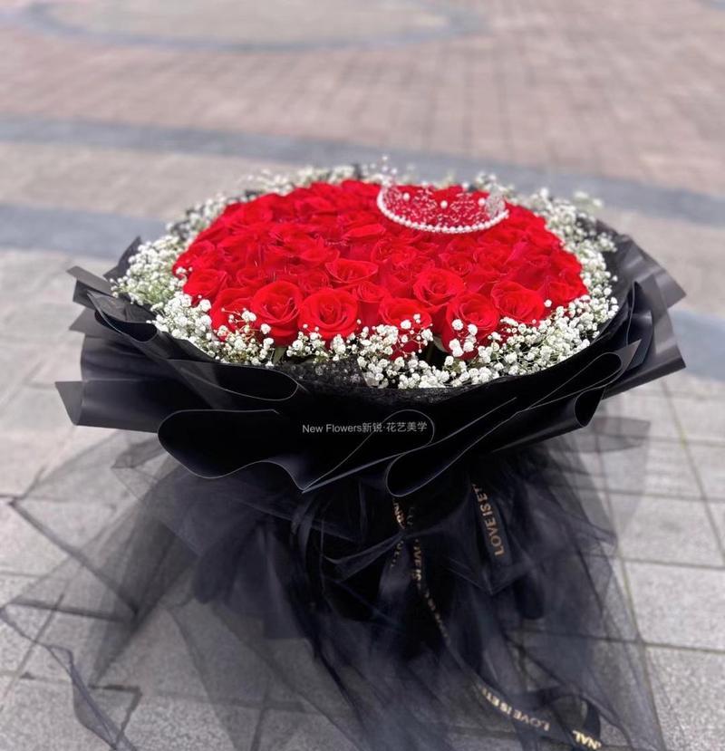 红玫瑰花语（红玫瑰花语的深意与诠释）