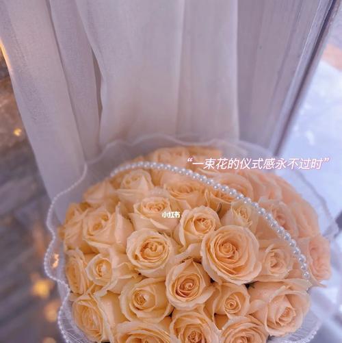 香槟玫瑰花语传递爱的甜蜜（33朵香槟玫瑰）