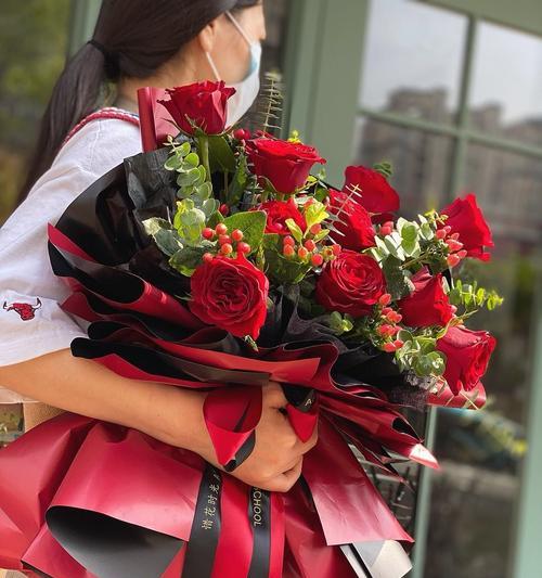 红袖玫瑰花语的深意（探寻红袖玫瑰的浪漫情愫）