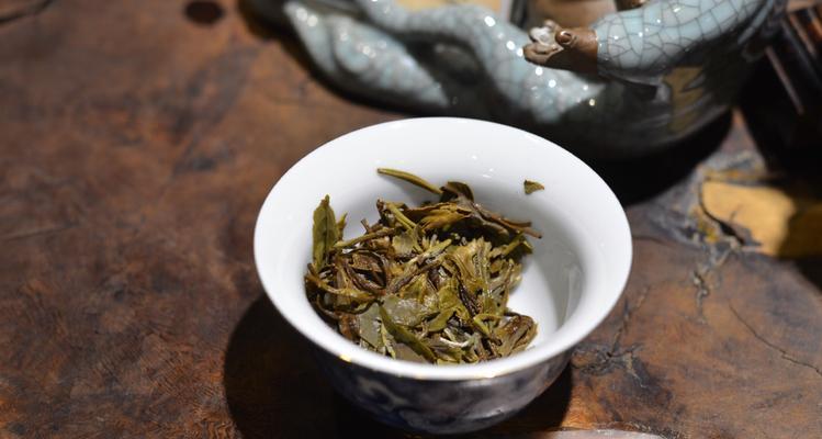 叶底花的寓意与象征（揭秘叶底花所传递的隐含信息）